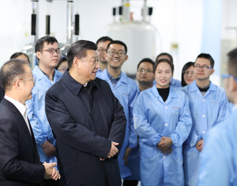 2019年1月17日，習(xí)近平在天津南開大學(xué)元素有機(jī)化學(xué)國(guó)家重點(diǎn)實(shí)驗(yàn)室同師生親切交流。
